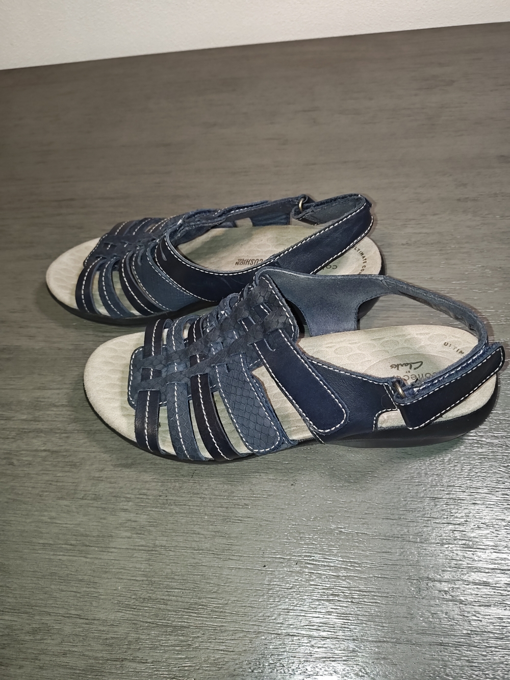 Clarks Collection Woman's Fisherman Style Navy with Cushion Soft Footbed Size 9M